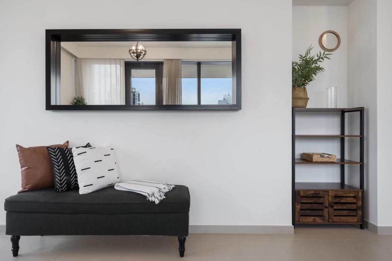 Breathtaking City Views From Dt Apt With Terrace 두바이 외부 사진
